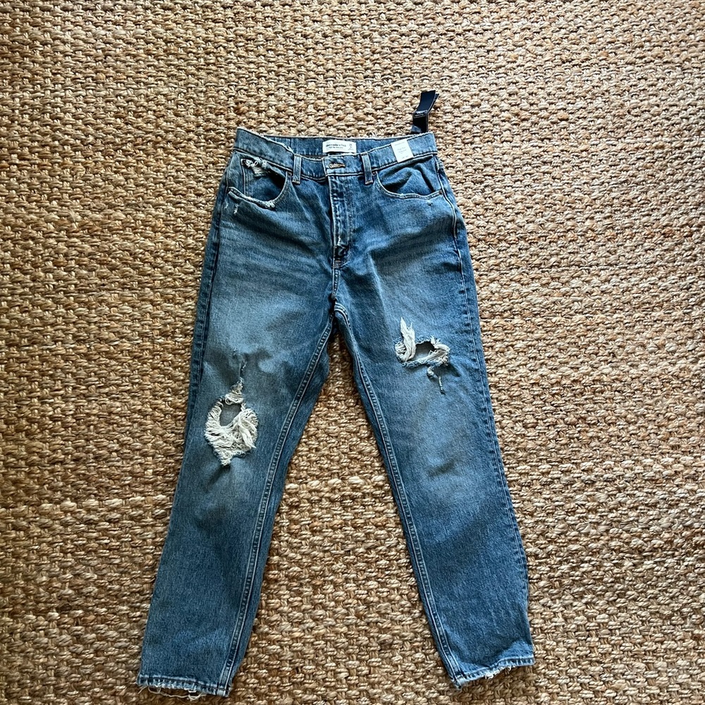 Abercrombie High Rise Mom Jeans - Picture 3 of 9